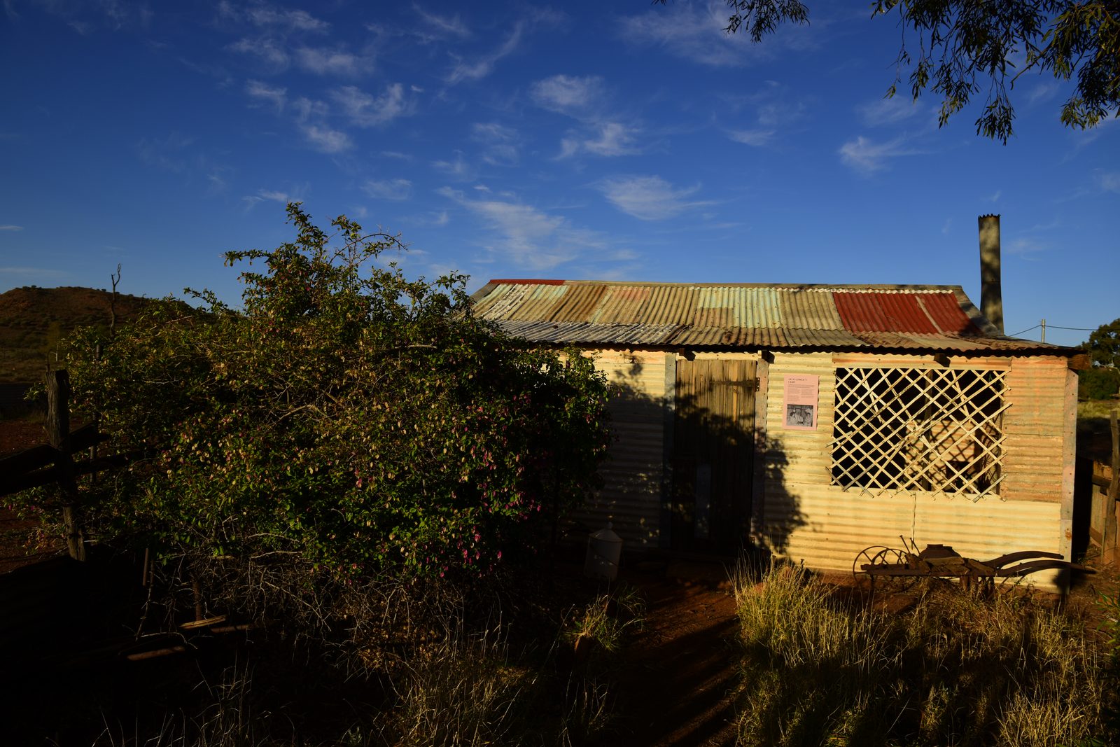 Kalgoorlie to Leonora: The Last Day of Never Having Swung a Detector Jack Longa’s corrugated iron camp at Gwalia in golden evening light